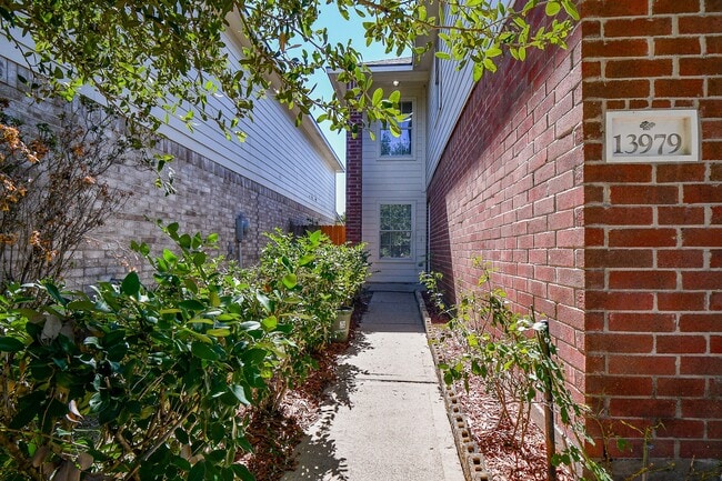Building Photo - 13979 Maximos Dr