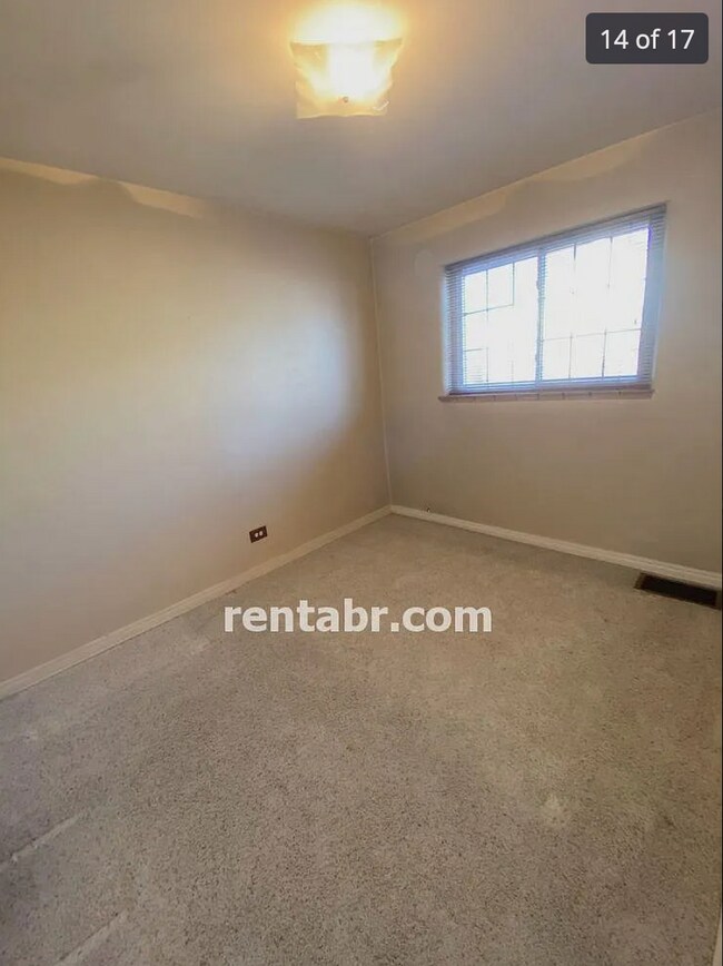 Building Photo - Come home to this Two Bedroom Bungalow in ...