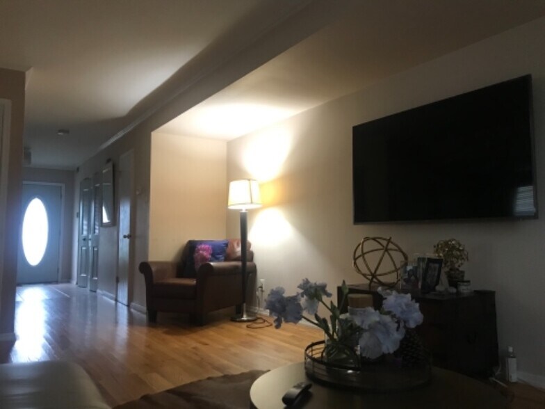 Building Photo - 15026 Liberty Ln