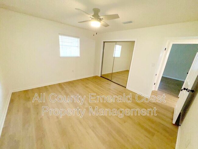 Building Photo - 504 Kelly St