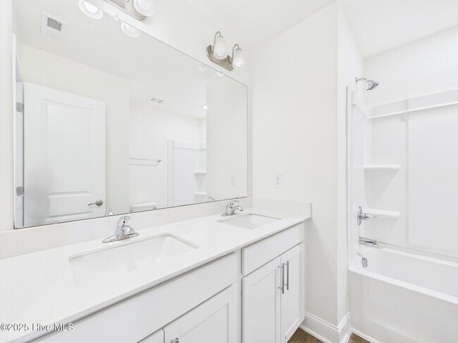 Building Photo - 458 Channel Drop Dr