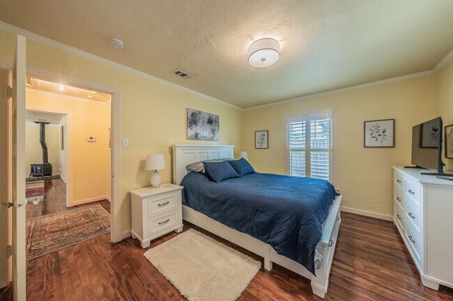 Building Photo - 2157 W Lotus Ave