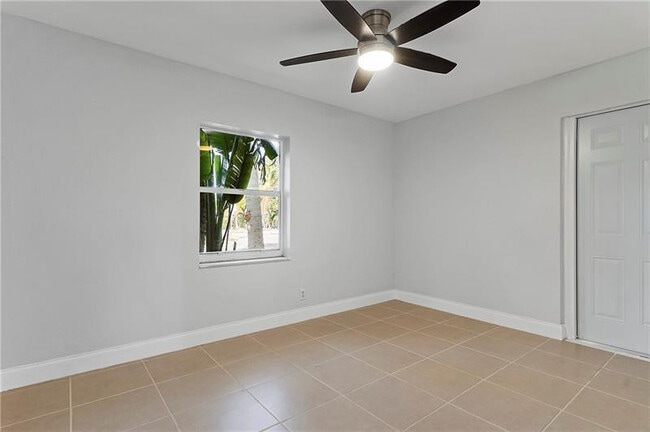 Building Photo - 1598 NE 36th St