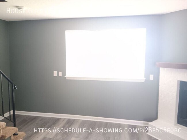 Building Photo - 208 NE Cedar Ct