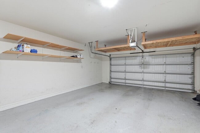 Building Photo - Spacious 4 Bedroom 2 Bath In Peoria with Pool and Sports Court