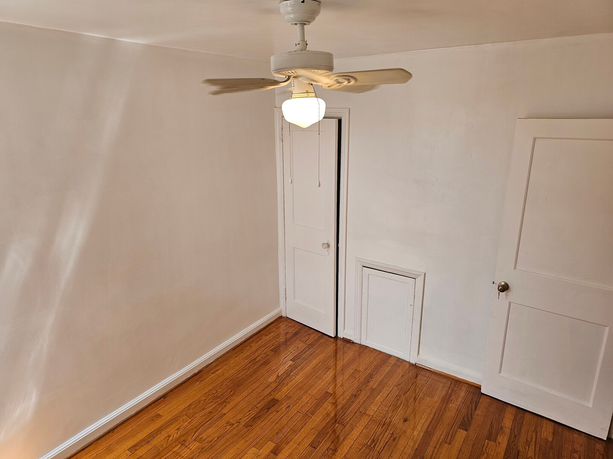 3rd bedroom with ceiling fan - 1268 Stirling St