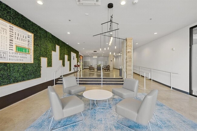 Building Photo - 1800 E 4th St