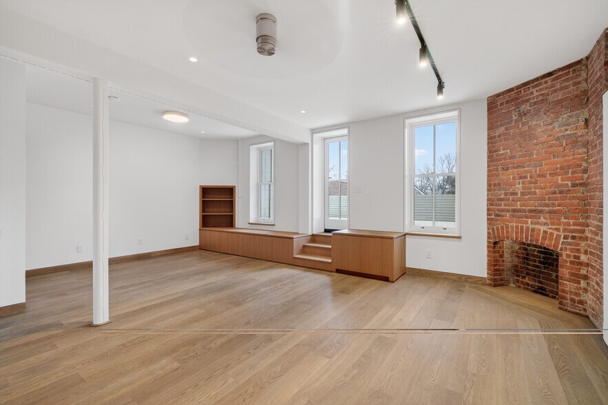 Building Photo - 316 Wall St