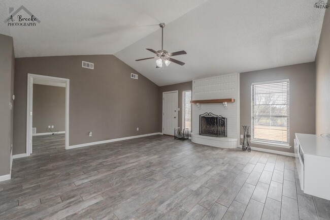 Building Photo - 4825 Colleen Dr