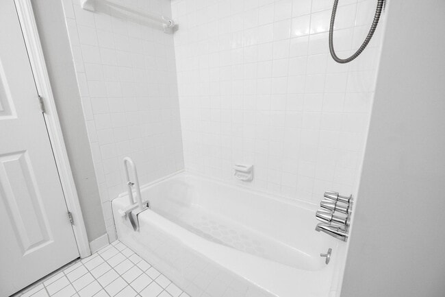 Building Photo - 2BR/2.5BA Townhome – Sweetwater Plantation (West Side)