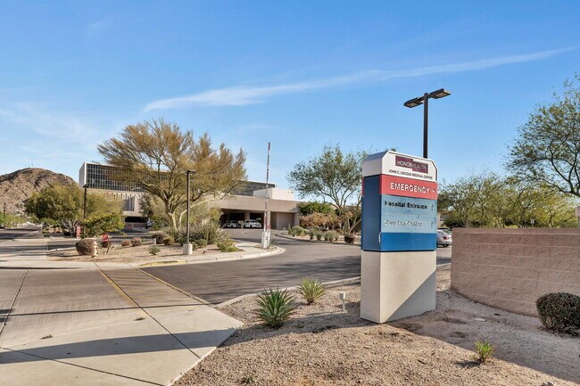 Building Photo - Spacious 1BR Single-Level Unit with Utilit...