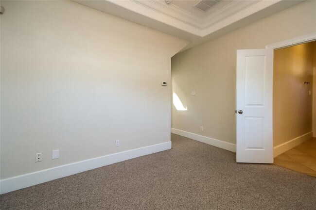 Building Photo - 306 Enid St