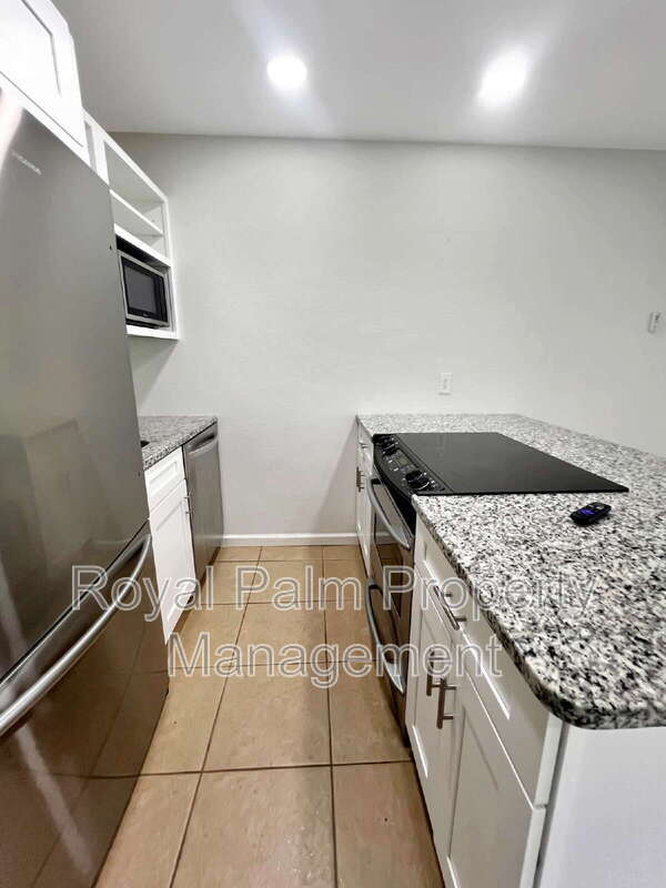 Building Photo - 11594 1st Ave