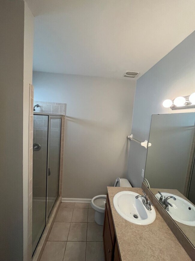 Building Photo - 5600 Hampton Hill Cir