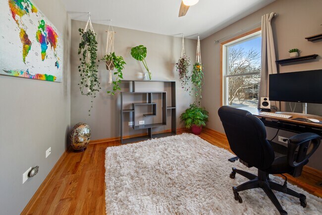 Building Photo - 4 Bed / 2.5 Bath Single-Family Home for Rent in Mundelein | Available ASAP