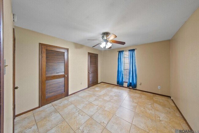 Building Photo - 2100 College Dr