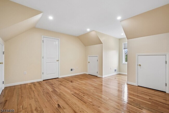 Building Photo - 215 Summit Ave