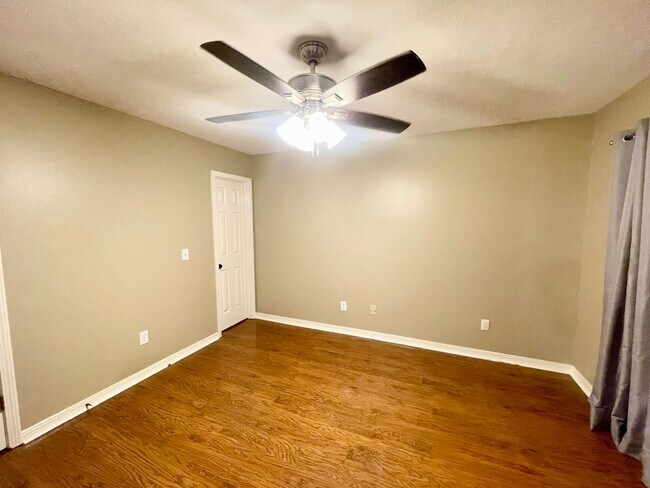 Building Photo - 503 Brookstone Dr