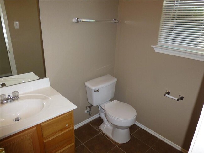 Building Photo - Beautiful Home on A Cul De Sac with Large Backyard