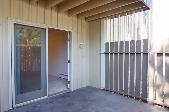 Building Photo - Cozy 2 bedroom 1 bath condo for rent right in Niwot at Cottonwood Park!