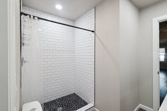 Building Photo - $500 Off The First Months Rent!! Location, Light & Lifestyle! 3-Bedroom Tulsa Beauty Near TU!