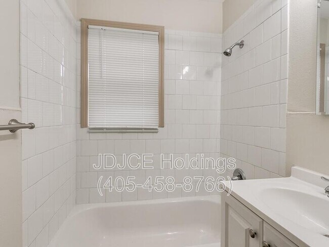 Building Photo - 901 Stansell Dr