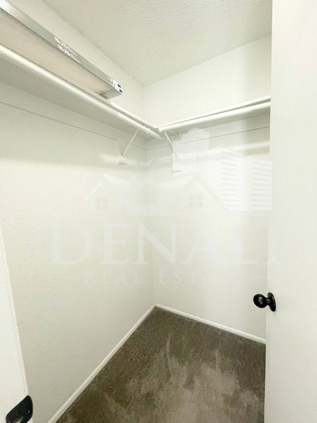 Building Photo - 423 S Terry Ln