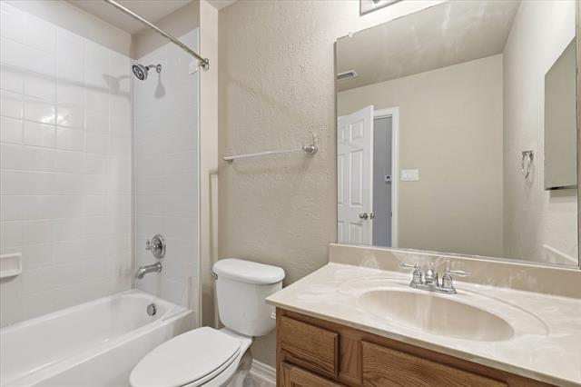 Building Photo - 1725 Brookview Dr