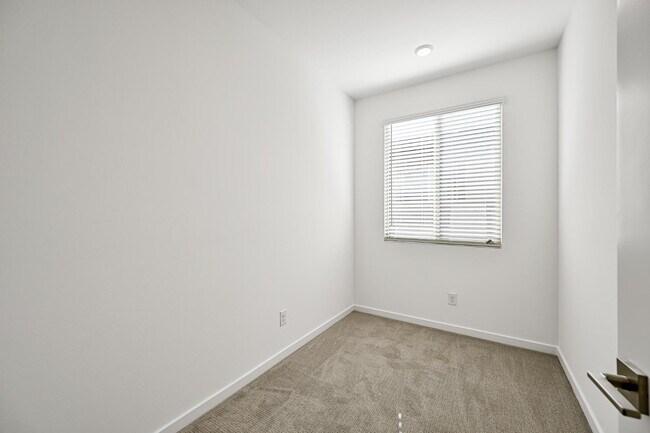 Building Photo - 25244 W Wayland Dr