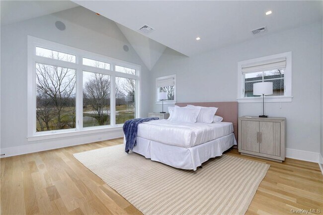 Building Photo - 184 Soundview Ave