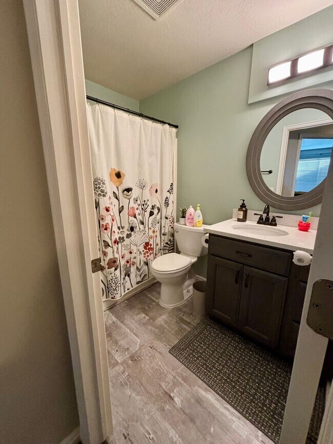 Building Photo - GORGEOUS Townhome!!!