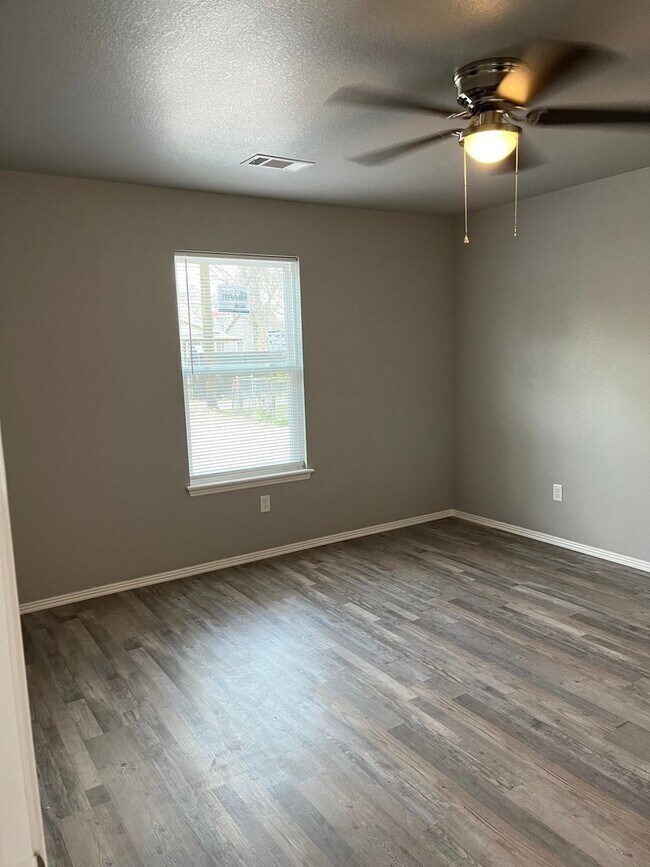 Building Photo - COX-VINE STREET