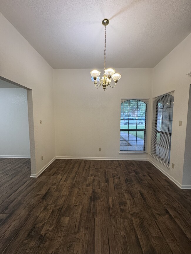 Building Photo - 1801 Thomas Ct