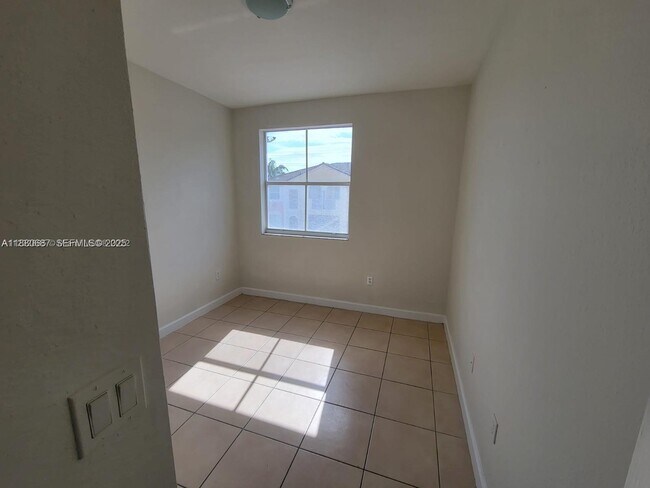 Building Photo - 2900 SE 17th Ave