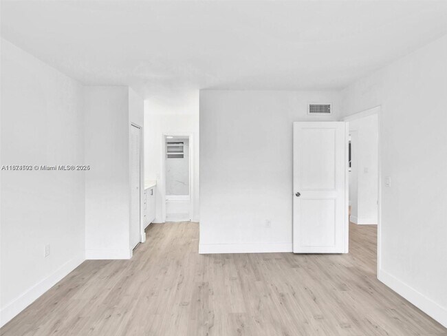 Building Photo - 3626 NE 168th St
