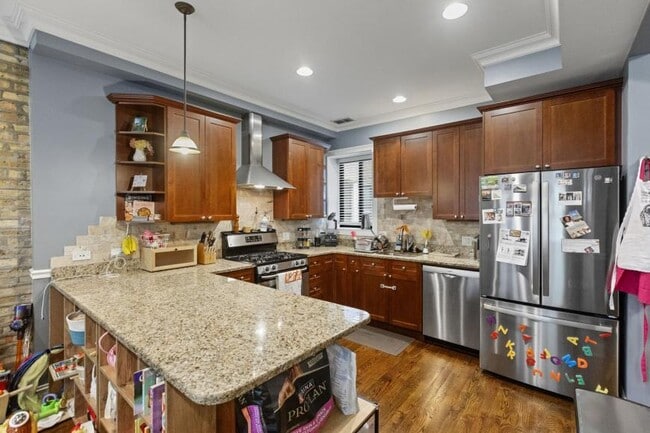 Building Photo - 2 bedroom in Chicago IL 60640