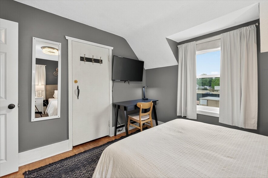 Building Photo - 4935 34th Ave S