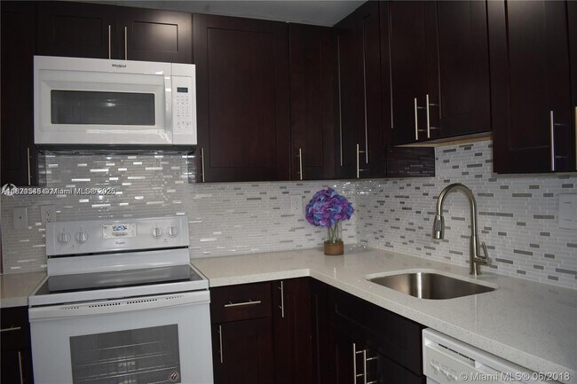 Primary Photo - 512 Gardens Dr