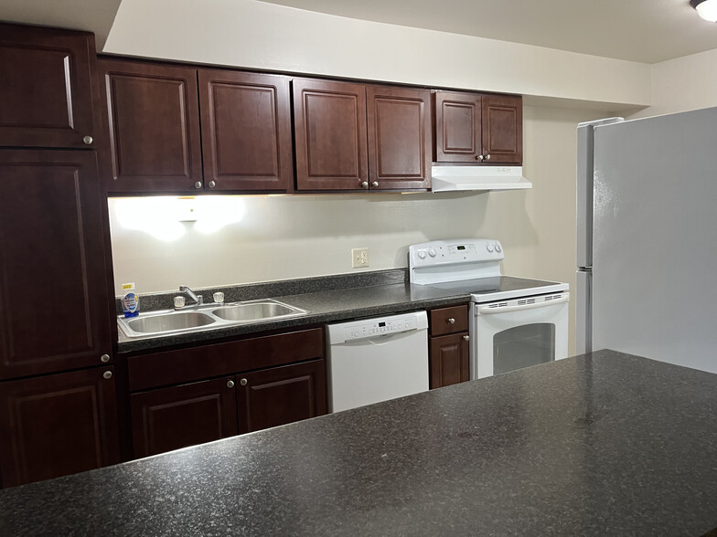 Primary Photo - 3219 W Lake Ave