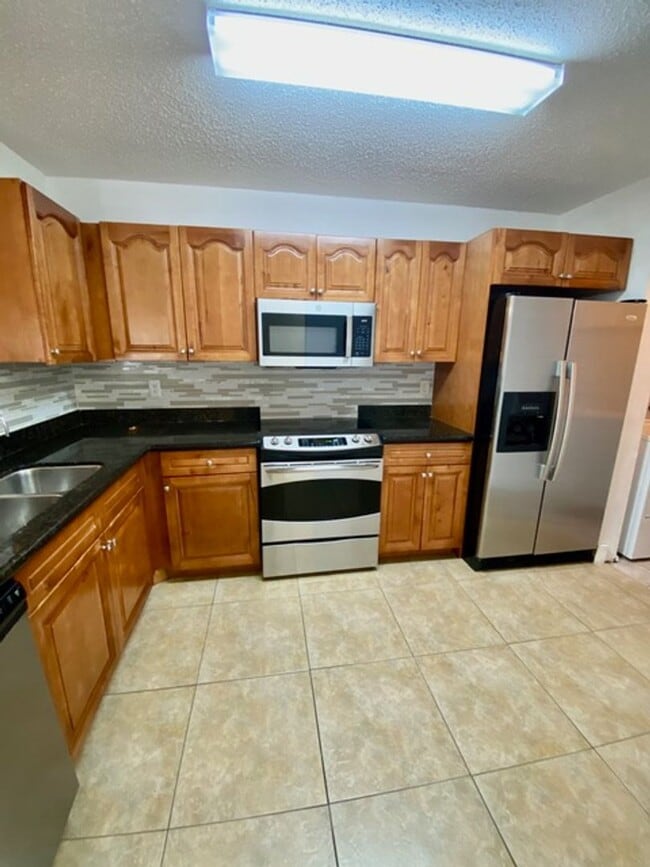 Building Photo - Excellent Condo Unit in Coral Springs