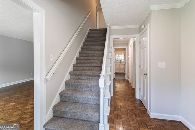 Building Photo - 3165 Henderson Walk