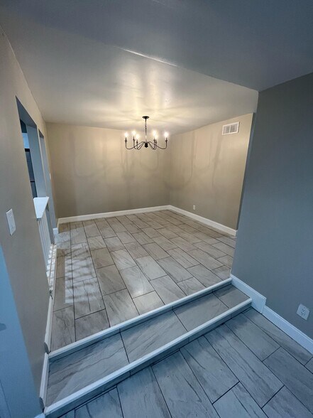 Building Photo - 3575 Oakvale Rd