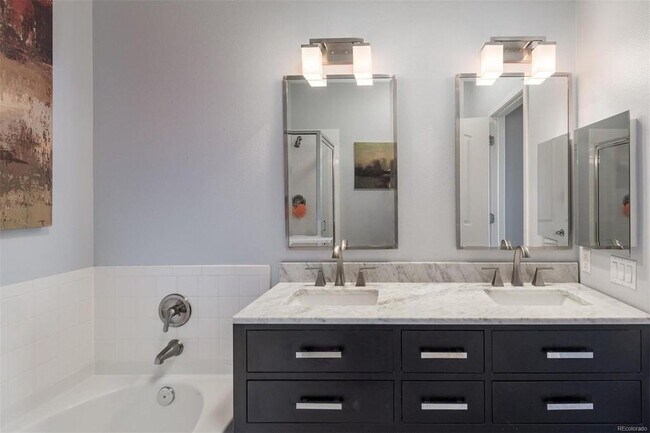 Building Photo - 10184 Park Meadows Dr