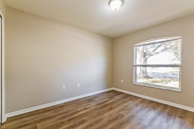 Building Photo - 337 Placid Lake Dr