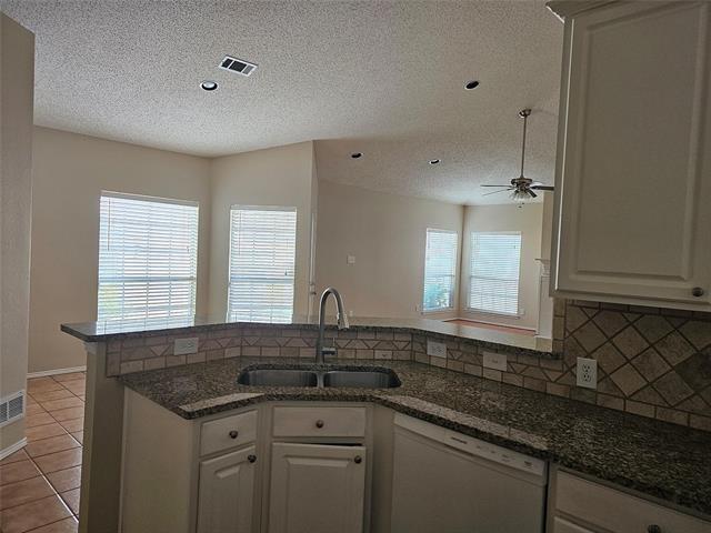 Building Photo - 8400 Hickory St