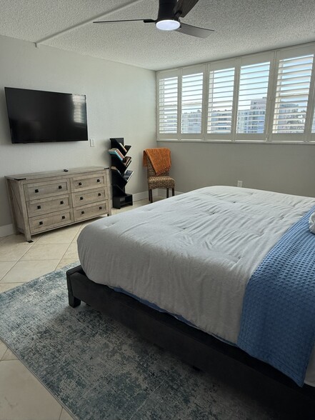 Primary Bedroom - 7560 Bay Island Dr S