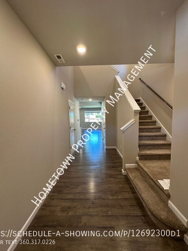 Building Photo - 3332 Juno Ct NE