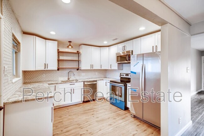Building Photo - 1054 N Revere St