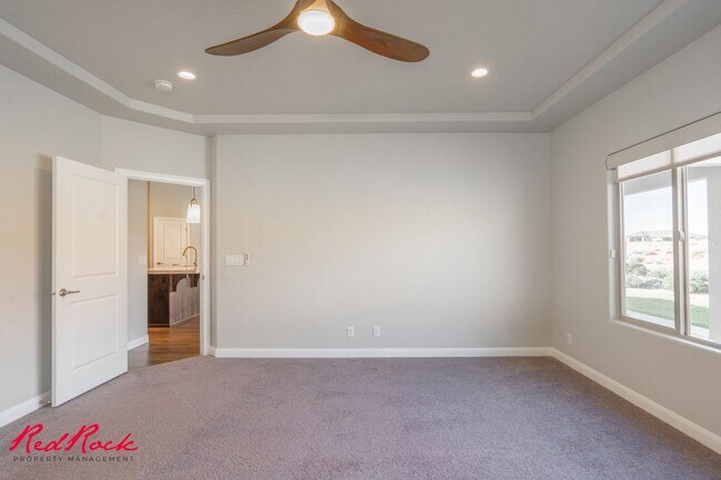 Building Photo - Stunning 4 Bedroom Home with Gorgeous Back...