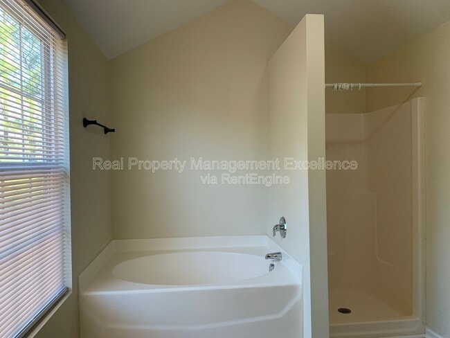 Building Photo - 5611 Sojourn Dr